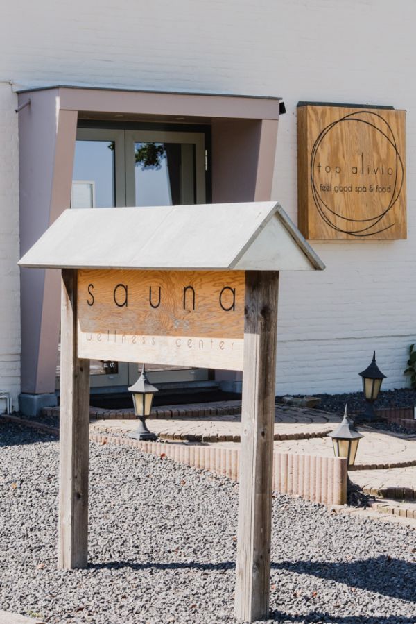 Exterieur uithangbord entree saunacentrum