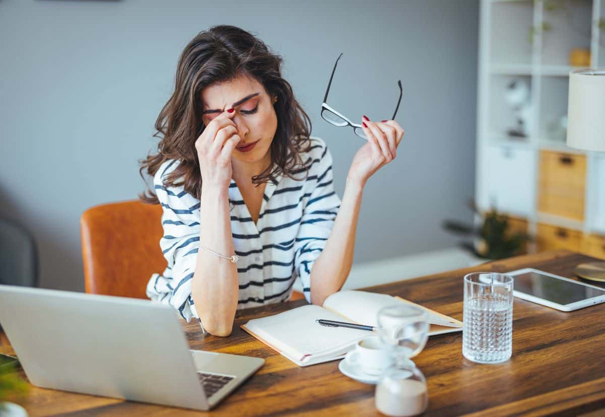 Zo kun je het gevoel altijd aan te staan loslaten voor meer rust en minder stress