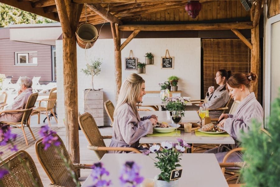 Buitenterras na de rebranding spa